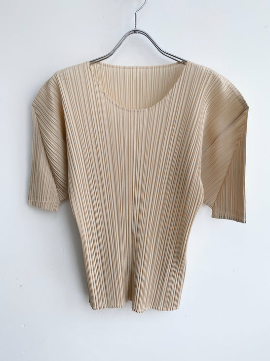 Issey Miyake Pleats Please Spring 1999 – Beige Pleated Top.