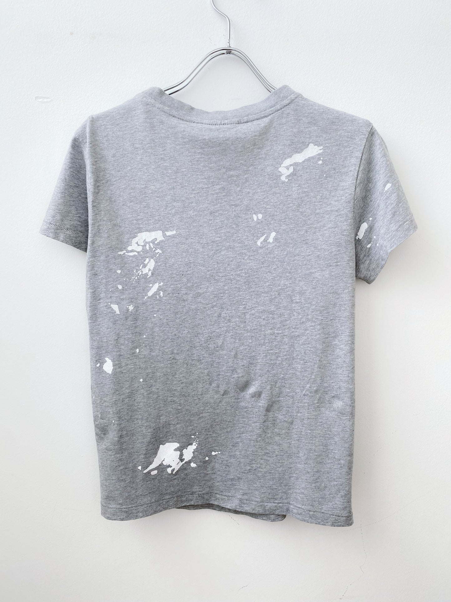 Helmut Lang – Grey Logo Paint-Splatter T-Shirt.
