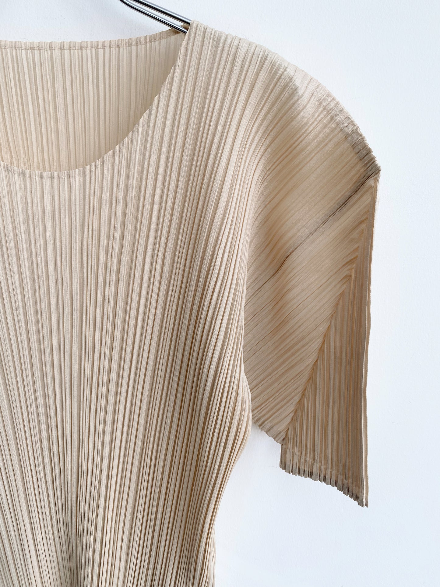 Issey Miyake Pleats Please Spring 1999 – Beige Pleated Top.