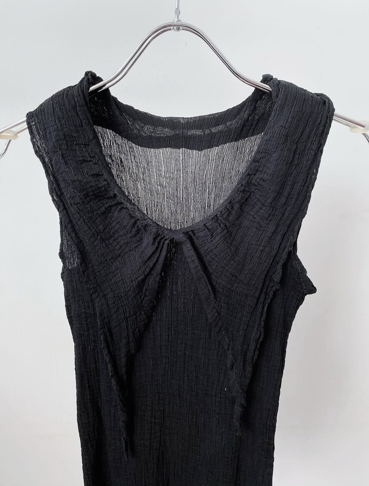 ISSEY MIYAKE ME FW2014 BIG COLLAR PLEATED TANKTOP.