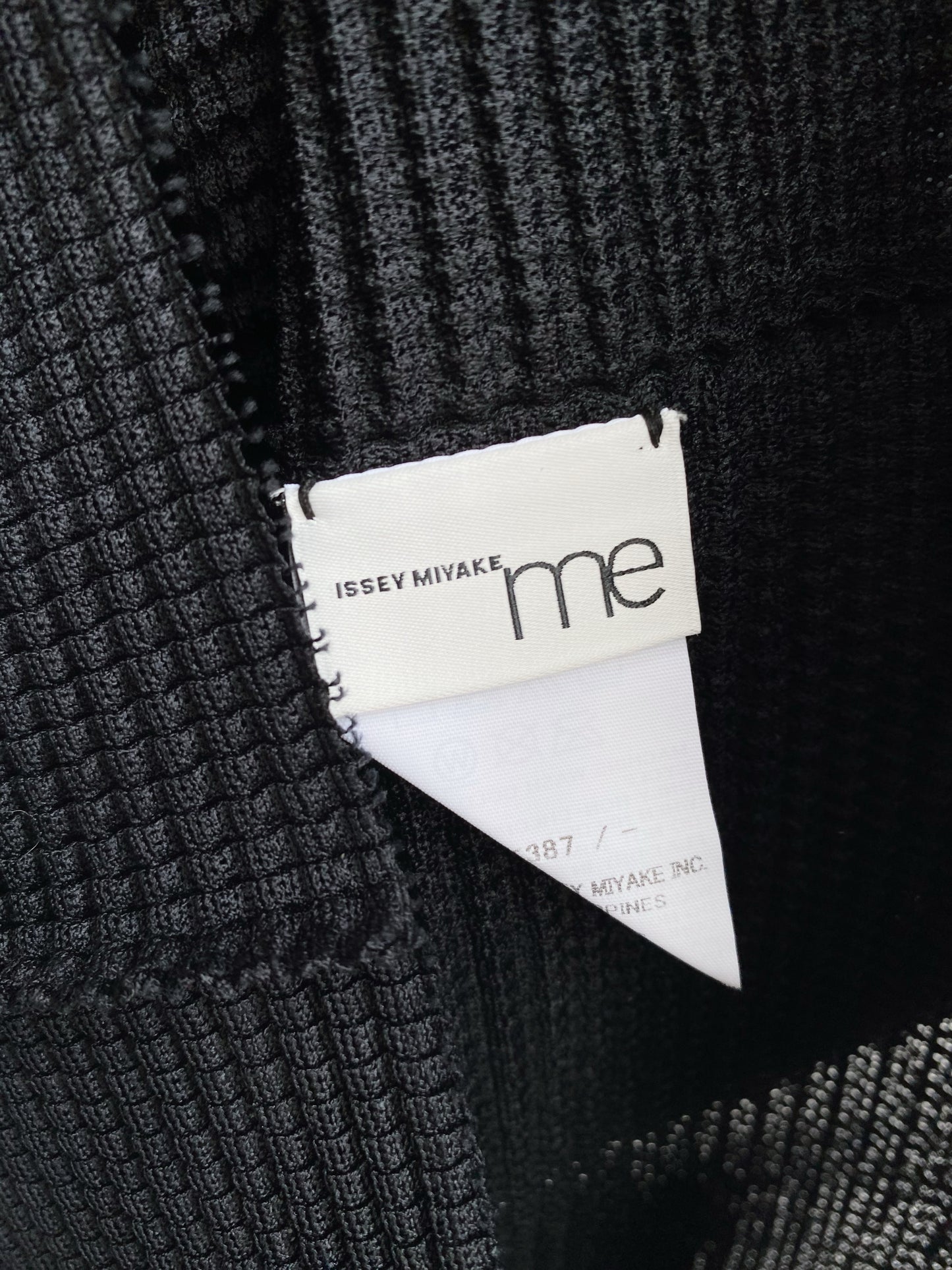 ISSEY MIYAKE SPRING 2014 PLEATED TOP.