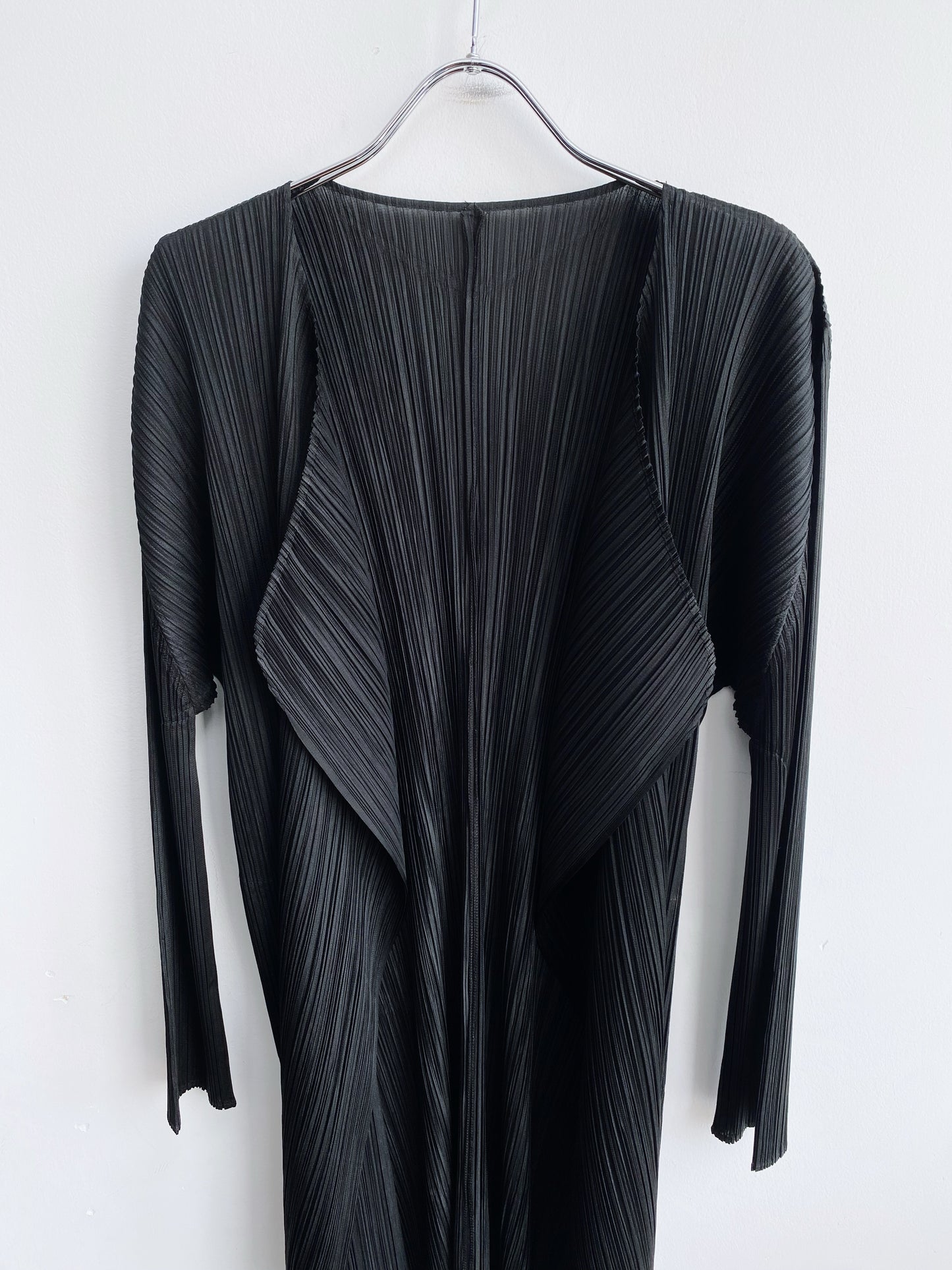 ISSEY MIYAKE PLEATS PEASE FW2014 PLEATED LONG CARDIGAN.
