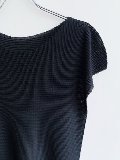 ISSEY MIYAKE SPRING 2014 PLEATED TOP.